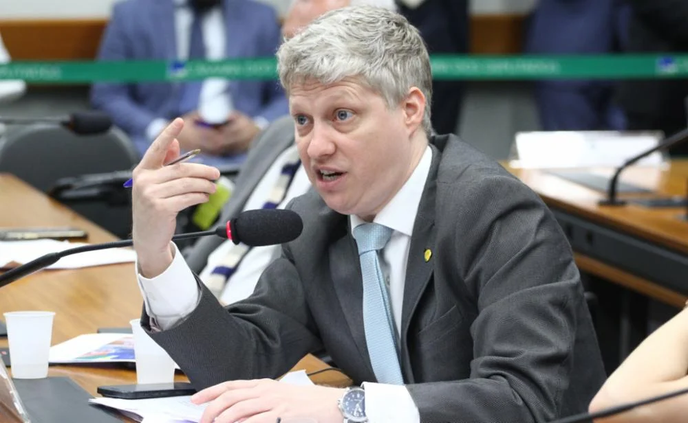 “Maracutaia em Brasília parece infinita”: Marcel van Hattem destaca suspensão de edital bilionário do Porto de Santos pelo TCU