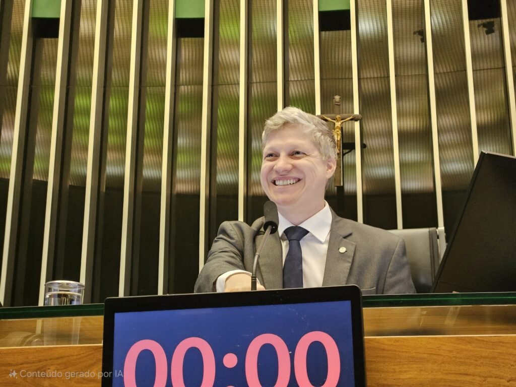 Marcel van Hattem é o líder com imagem mais positiva no RS, aponta AtlasIntel